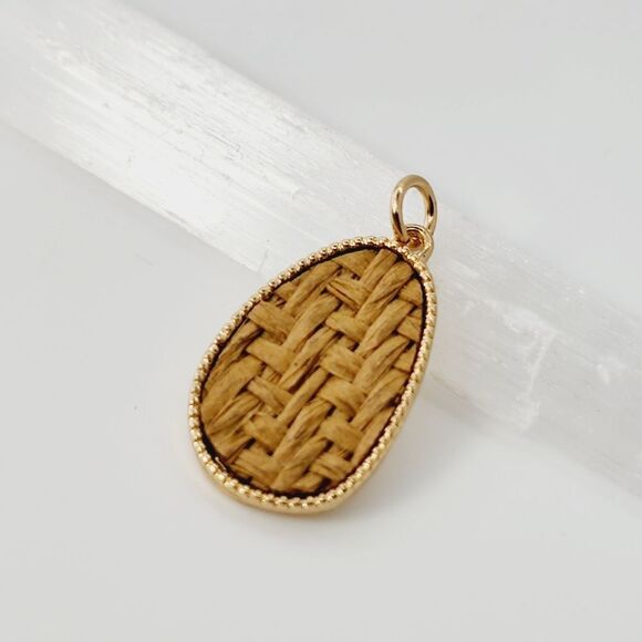 Small Natural Woven Raffia Teardrop Ggold Toned Pendant 1.25" - Picture 1 of 3